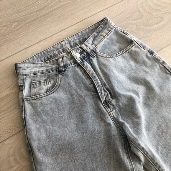 High Waist Light Wash Jeans - Picture 6 of 7